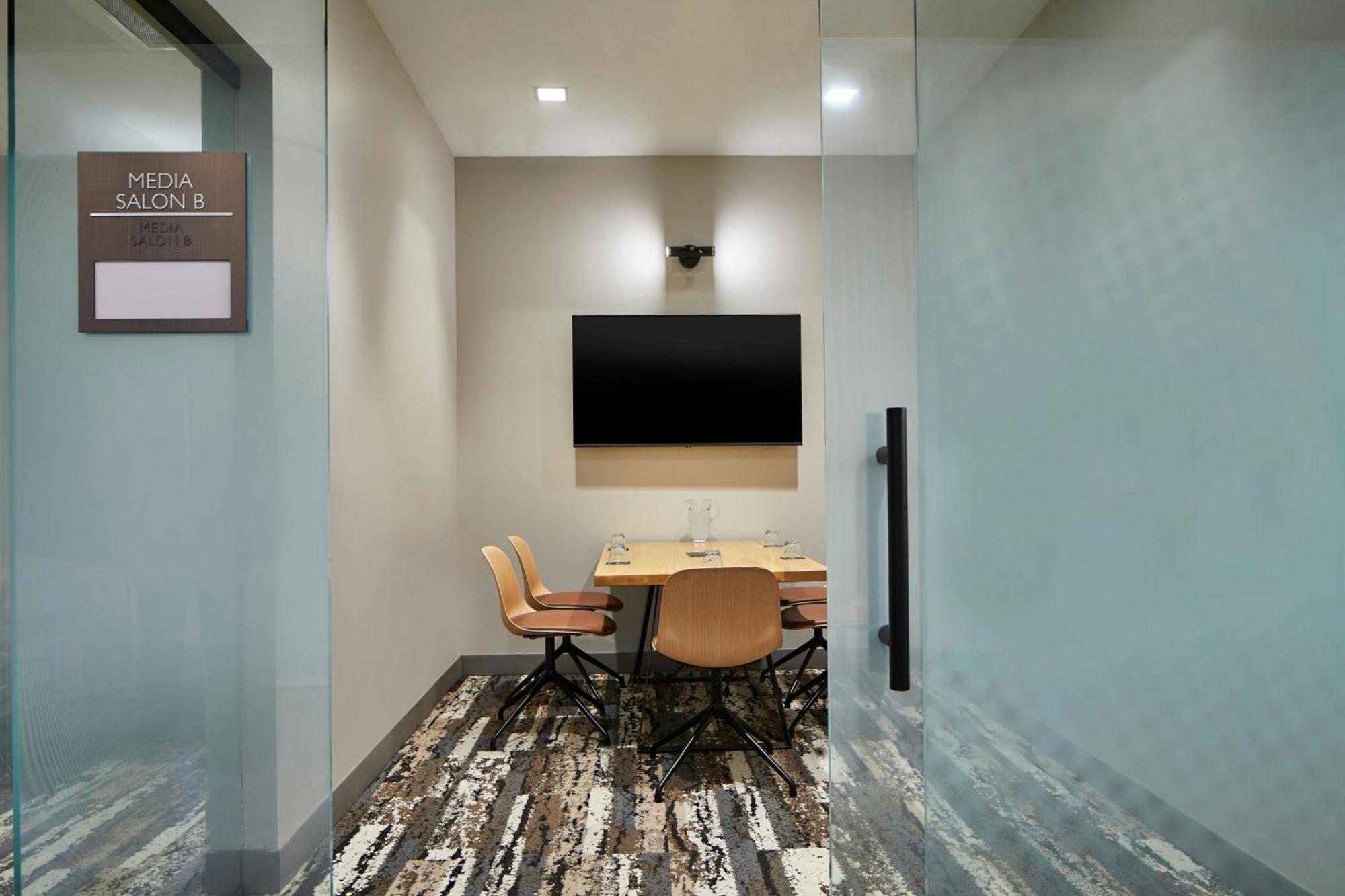Ac By Marriott Hill Country Hotel 3*